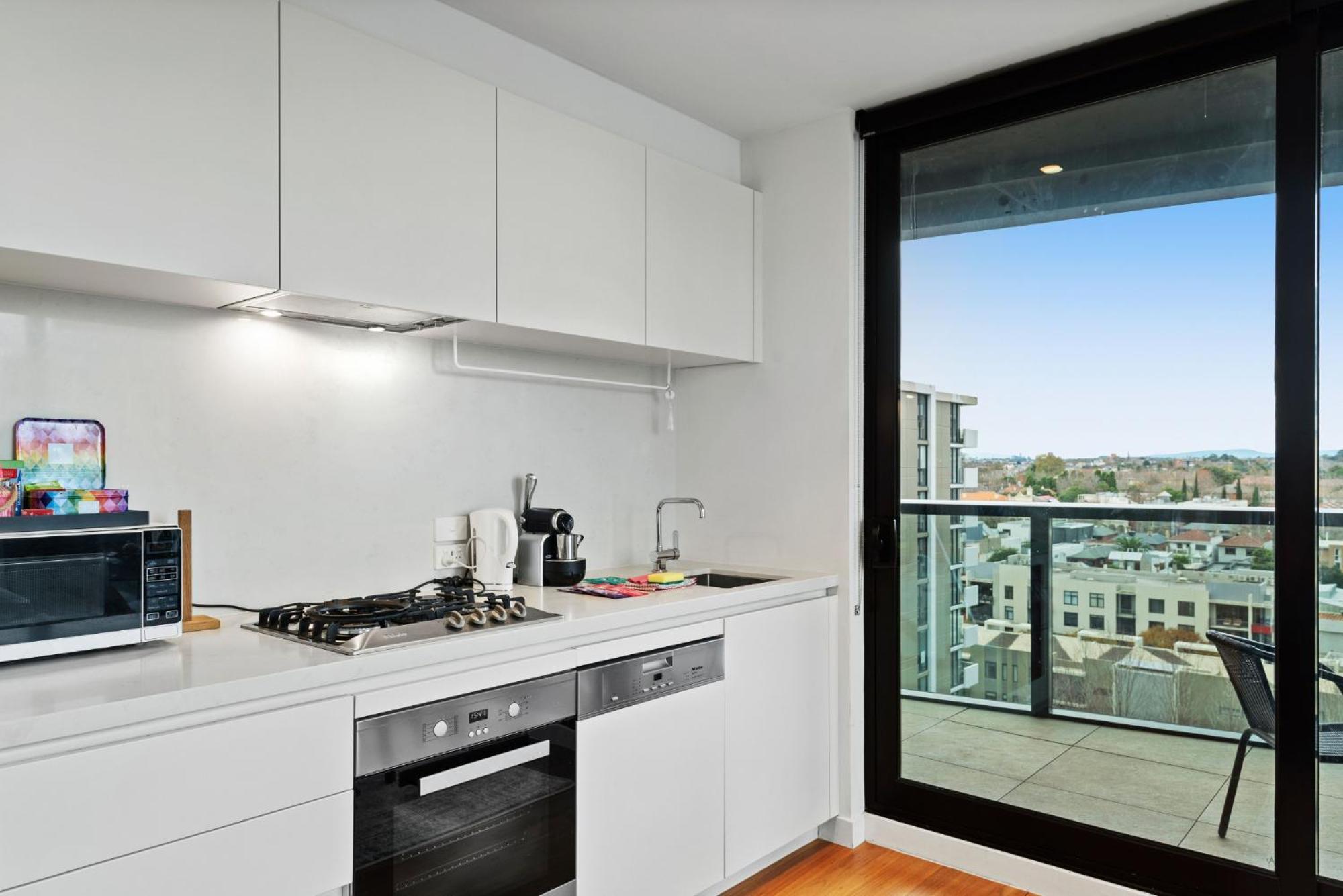 Bright Apartment With City Views In Trendy Locale Melbourne Exterior photo