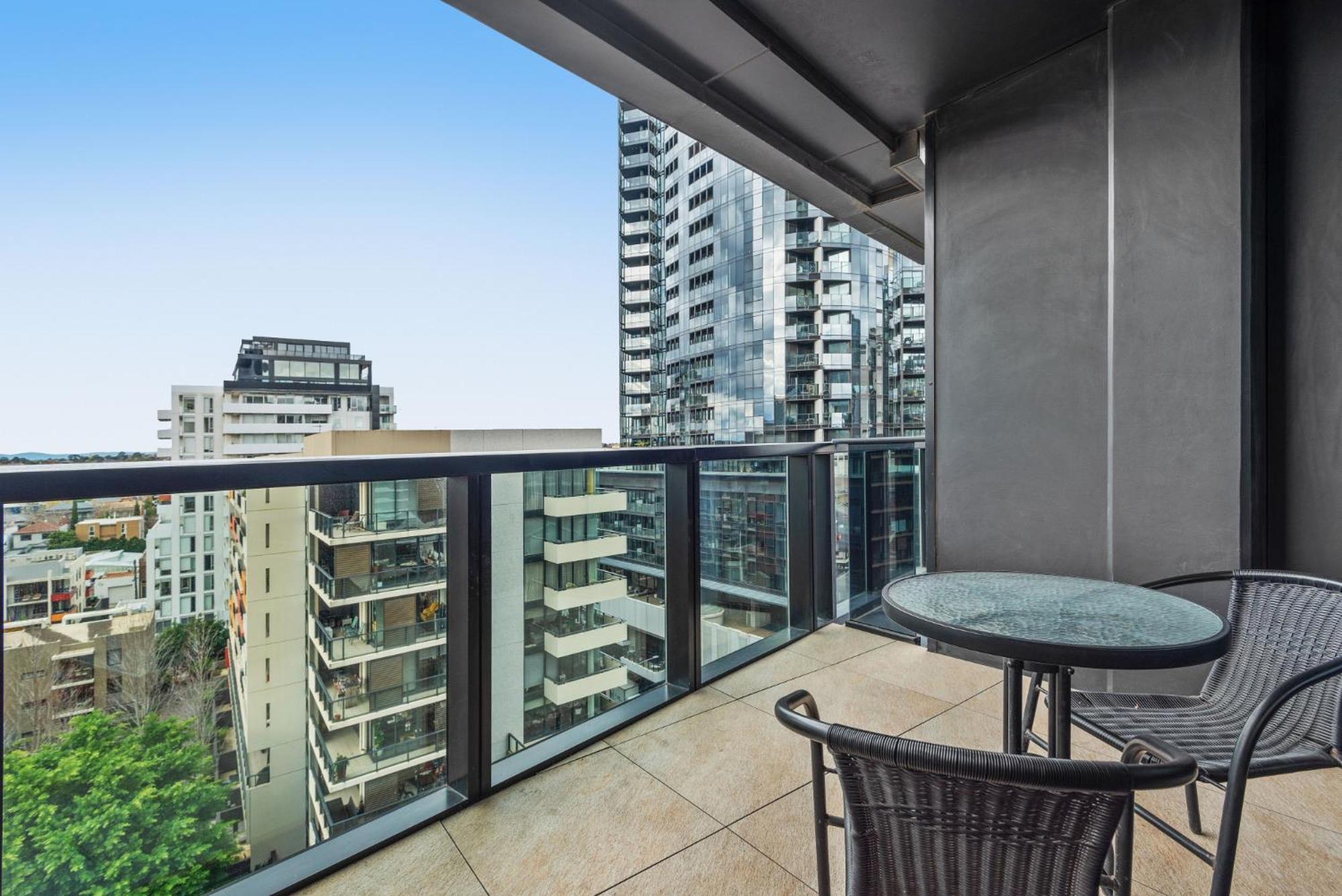 Bright Apartment With City Views In Trendy Locale Melbourne Exterior photo